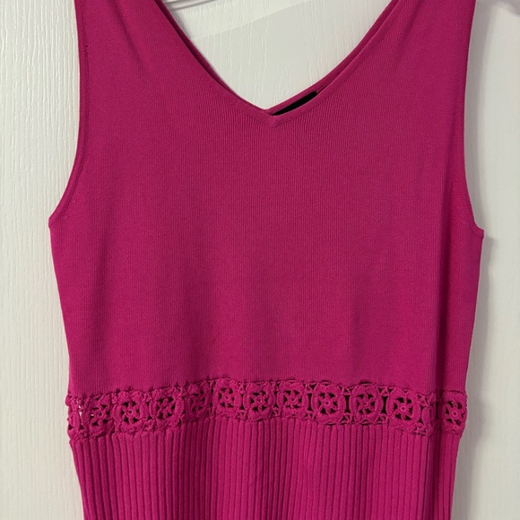 Vintage V-Neck Tank - Picture 3 of 3